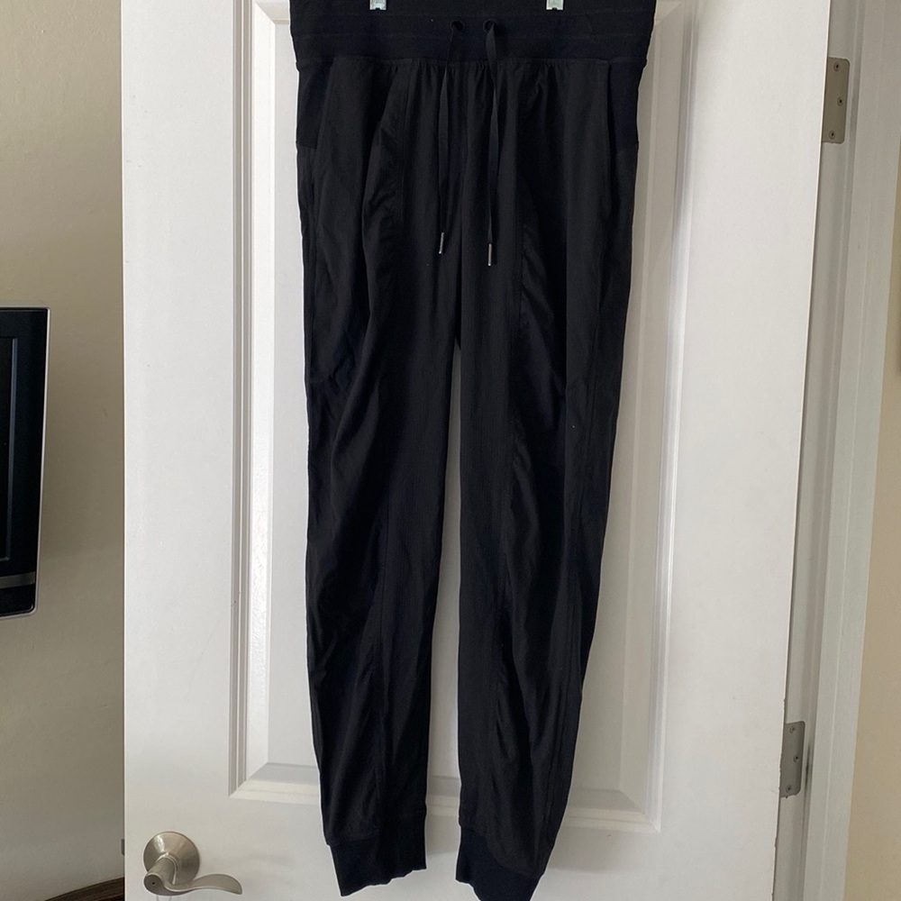 Never worn black lululemon joggers